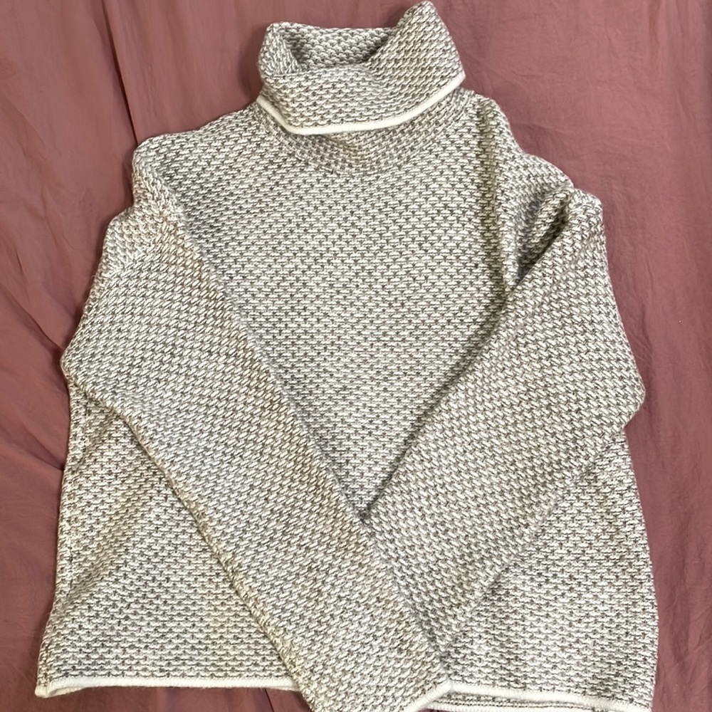 Turtle neck sweater